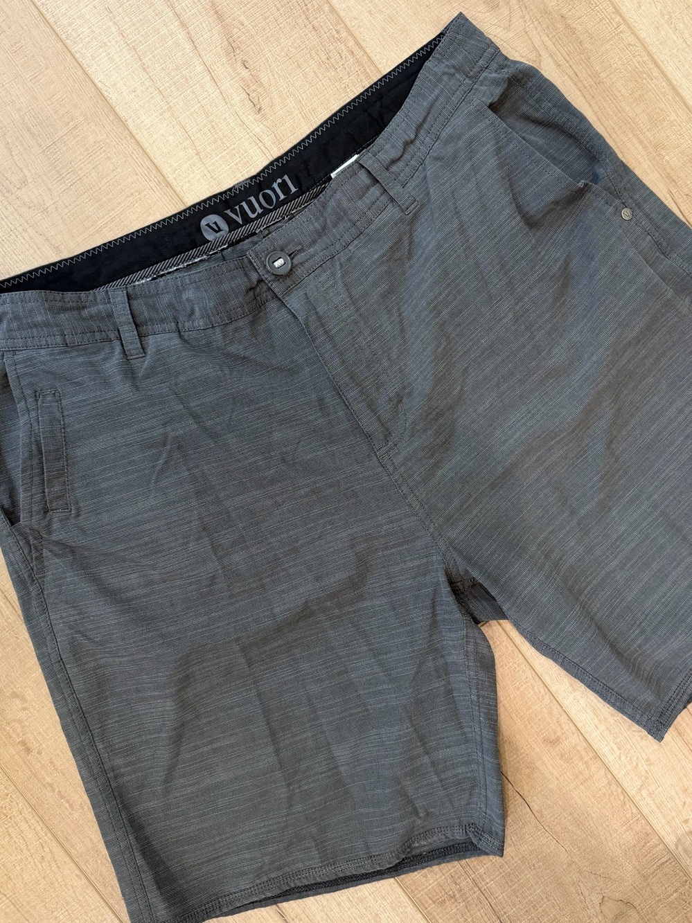 Vuori Men’s Aim Gray Performance Shorts-size 36